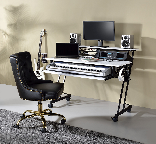 Bureau d'ordinateur blanc et noir Suitor