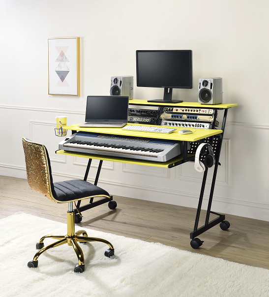 Bureau d'ordinateur jaune et noir Suitor